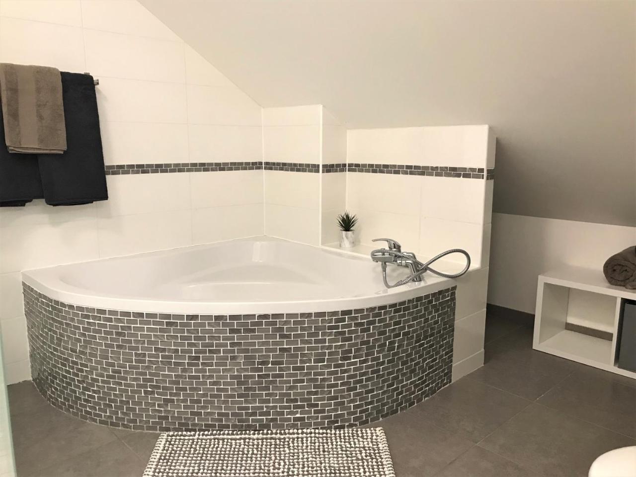 T4 Christina Contemporain, Vue Lac, Climatise Avec Parking Aix-les-Bains